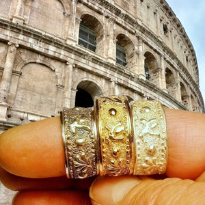 Ancient Etruscan Greek Roman style ring decorated with palmettes
