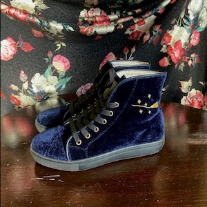 Blue velvet witch ankle boots shoes with broomstick embroidery