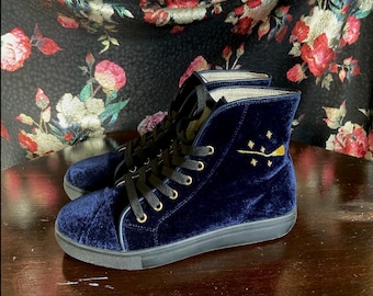 Blue velvet witch ankle boots shoes with broomstick embroidery