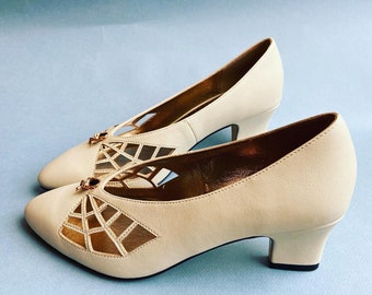 Vintage style Spiderweb mid-heel shoes pumps with brass spider cream, silver or black various sizes