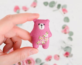 Oso de peluche en miniatura orquídea oso rosa peluche juguete bordado bolsillo de peluche amigo miniatura oso bosque fiesta animales del bosque fieltro adorno