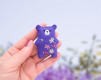 Oso de peluche felpa lavanda púrpura flores bordadas peluche floral, pequeña abeja de miel, animales del bosque criaturas del bosque, regalo de peluche de niña