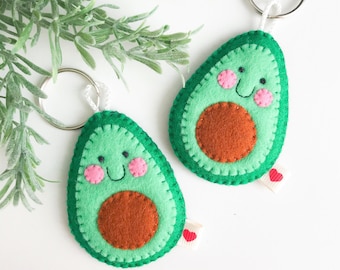 Avocado keychain, felt fruit kawaii key ring, backpack charm, bag zipper charm, fruit ornament, food gift, avocado party favor, avocado gift