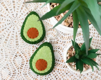 Avocado keychain felt ornament, felt food key ring, avocado lover gift, backpack charm, bag zipper charm, fruit ornament, food gift avocado