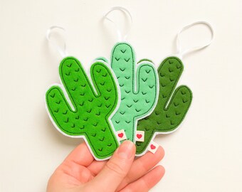 Saguaro cactus hanging ornaments, set of 3, cactus lover gift, wall decors, cactus party, southwestern gift, cactus nursery, cacti ornaments