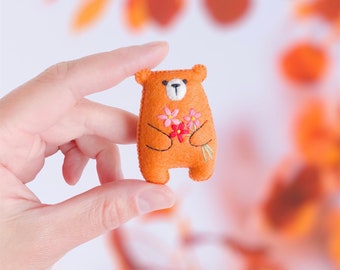 Oso de peluche en miniatura oso de bolsillo peluche juguete otoño flor de otoño animales flores silvestres flores bordadas ramo patrón floral, abrazo de oso de bolsillo