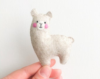 Cute llama felt ornament, llama decoration, animal lover gift, Peru llama miniature animal, cactus and llama baby shower party favors
