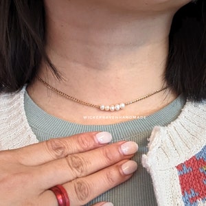 Zierliche Süsswasserperlen Choker: 14K Gold Plated, handgemachter Schmuck