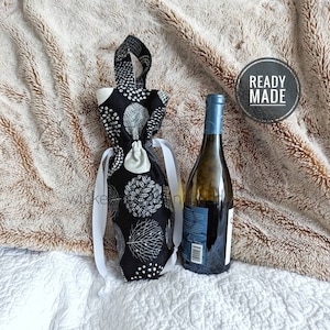 B&W , Wine tote, reusable wine bag, sustainable wine gift bag, wine carrier, canvas wine bag tote, universal fit