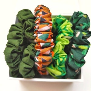 Green floral Cotton Hair Scrunchy / Skinny Scrunchies  / Skinny hair Tie / cotton hair tie / No snag Hair tie/ set of 5 hair ties