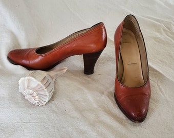 Vintage Leather Spectator Pumps-Size 5
