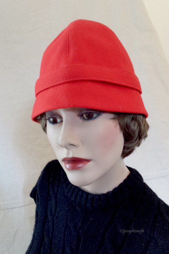 Vintage Red Felt Cloche hat
