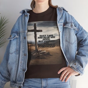 Abbigliamento fedele: T-shirt cristiana Old Rugged Cross - Disponibile in più taglie e colori - Perfetta per condividere la tua fede