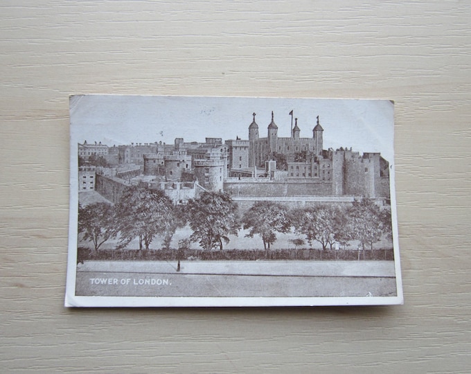 Vintage Printed Postcard, Tower Of London, London, UK. Genuine, Original, Used.