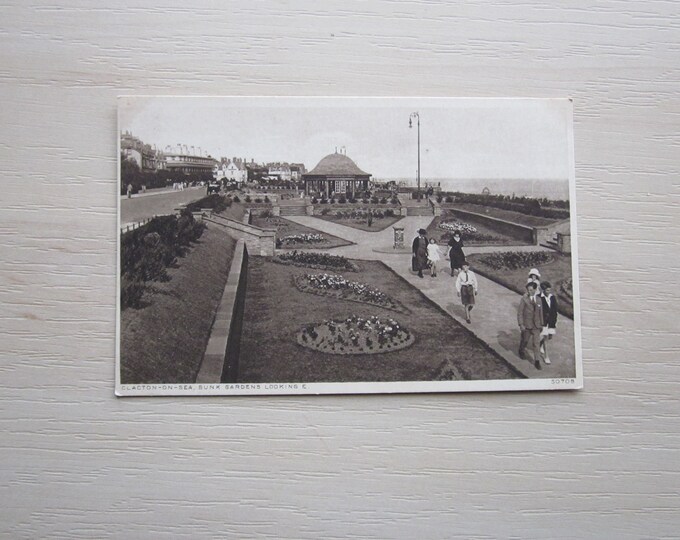 Old Vintage Postcard, Clacton-On-Sea, Bunk Gardens Looking East, Essex, UK. Genuine, Original, Unused