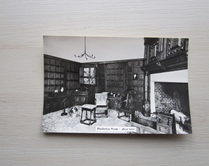 Postcard, "Elizabethan Room about 1600" Geffryn Museum, London, UK. Genuine, Original, Unused. REAL Photo (RPPC).