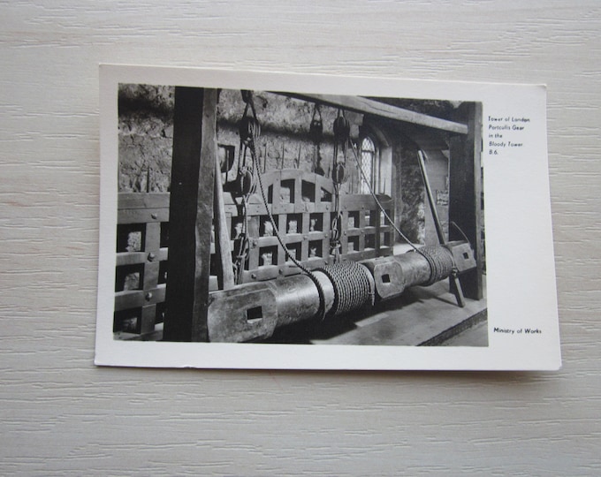 Postcard, Tower Of London, Portcullis Gear In The Bloody Tower,  UK. Genuine, Original, Unused.