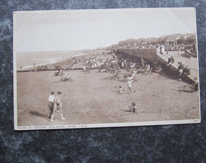 Postcard. Sands & Eastern Esplanade, Ryde, Isle Of Wight, UK. Original, Used. Ideal Christmas Gift, Birthday Present, Mother's Day Gift