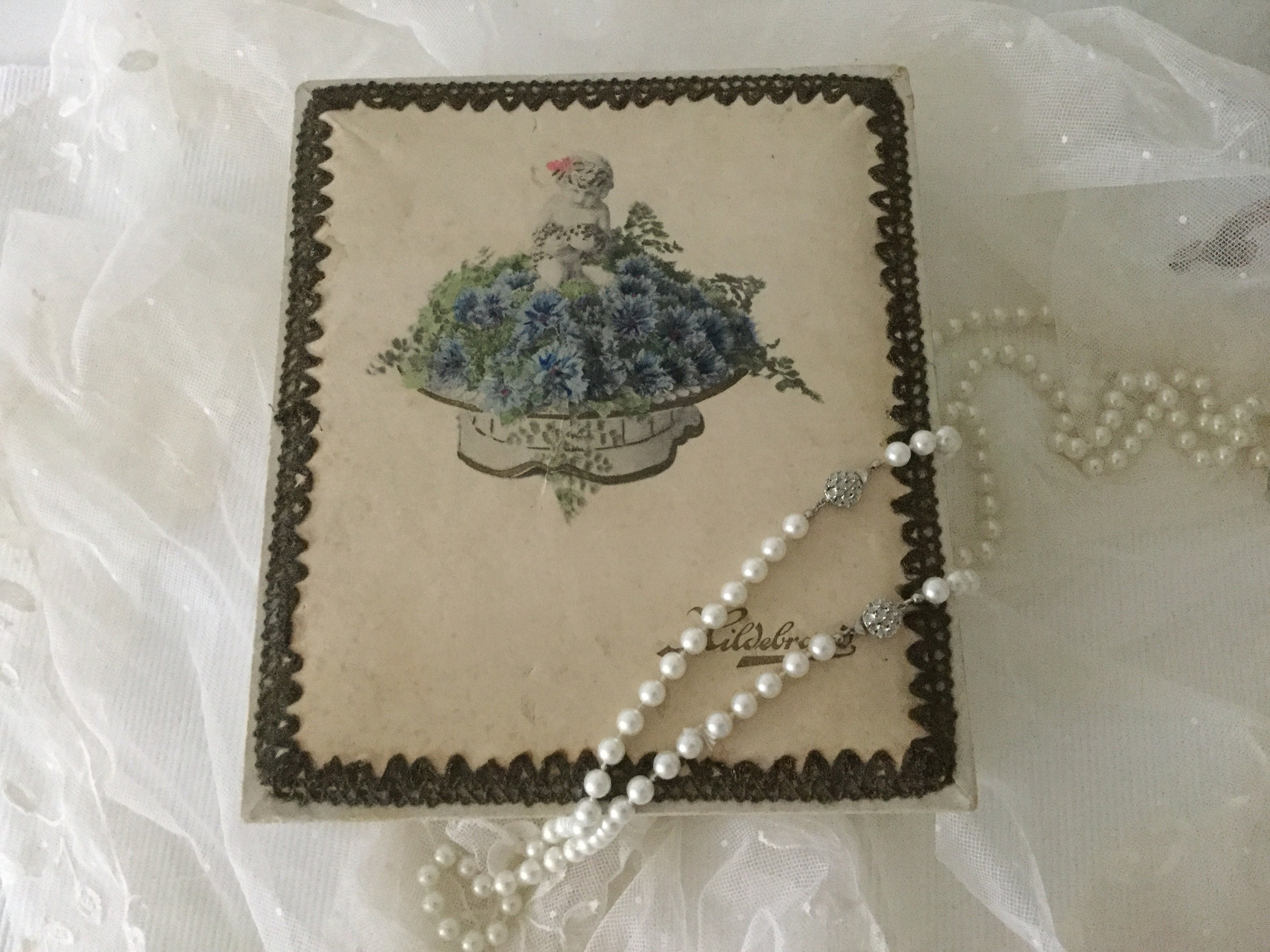 Boîte Métallique Vintage Spécialité De Pralines H.Caillet - Cylindrique Années 70