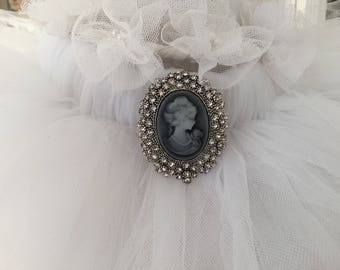 Vintage Strass Camee Brosche groß Brooch Anhänger Grau Weiß Silber Brocante Hochzeit Valentinstag