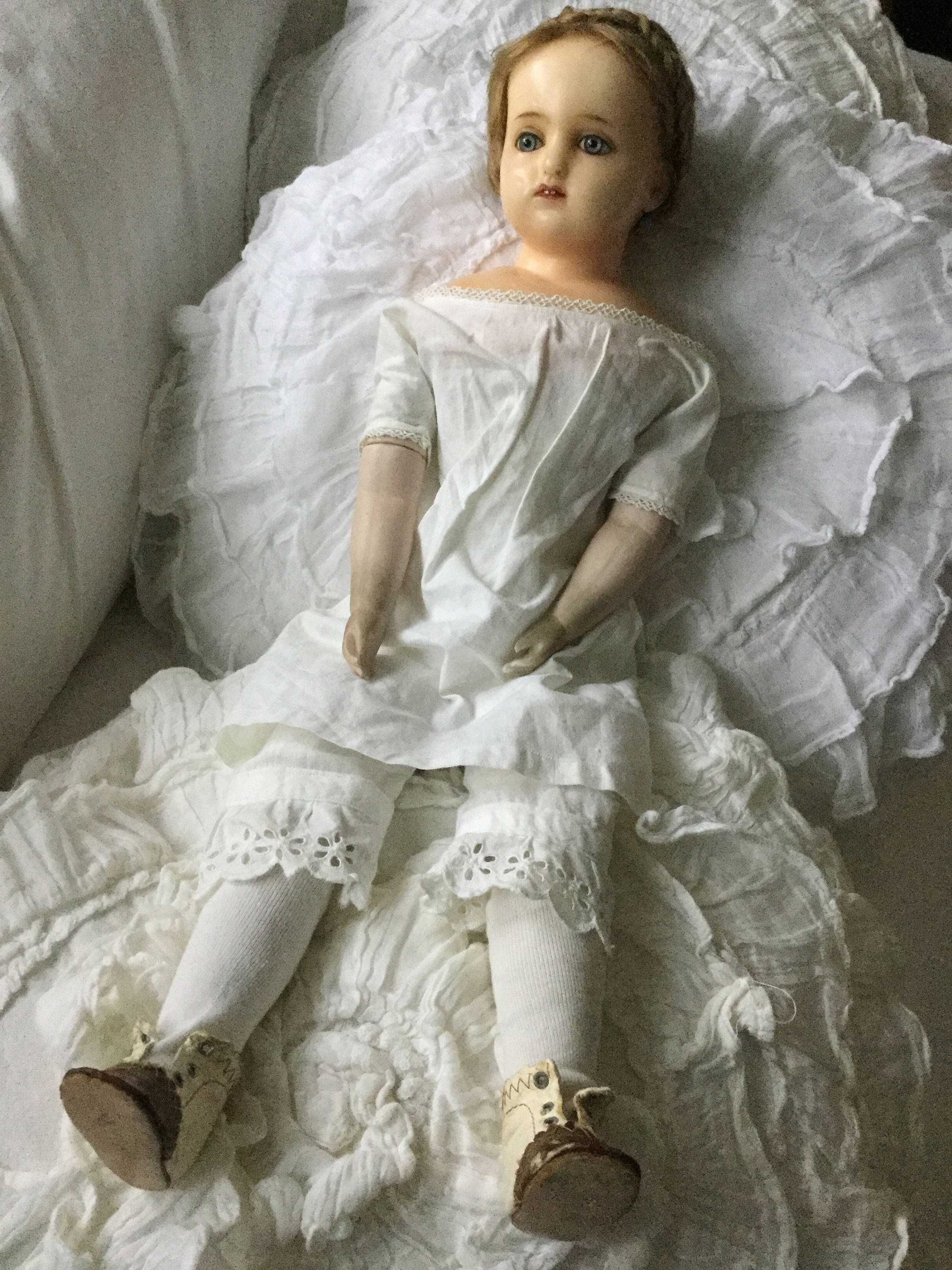 Ancienne Poupée En Cire Représentant Une Vieille Femme Sur Socle – 28cm (XIXème)