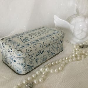 Tin can storage tin antique decoration boudoir box evening clutch Edwardian style cosmetic box gift