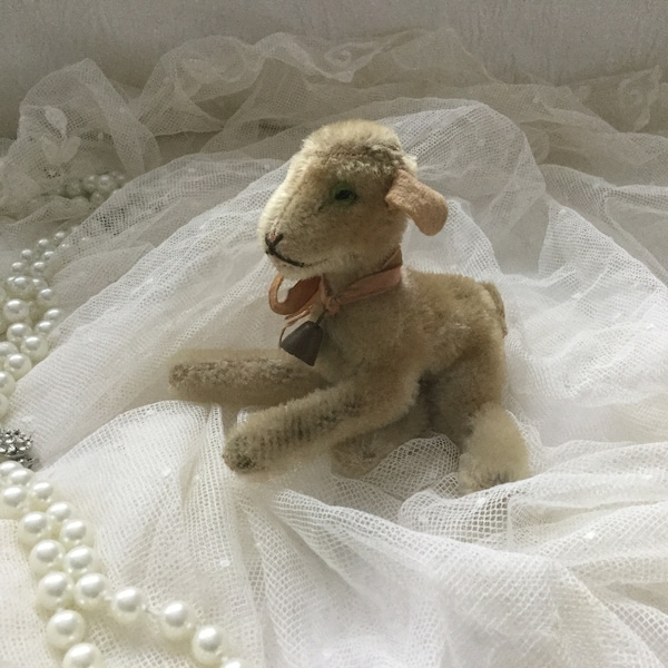 Antique lamb Easter lamb lying lamb teddy with apricot bow Doll antique Steiff dollhouse*Easter1900*Easter*Nostalgia*