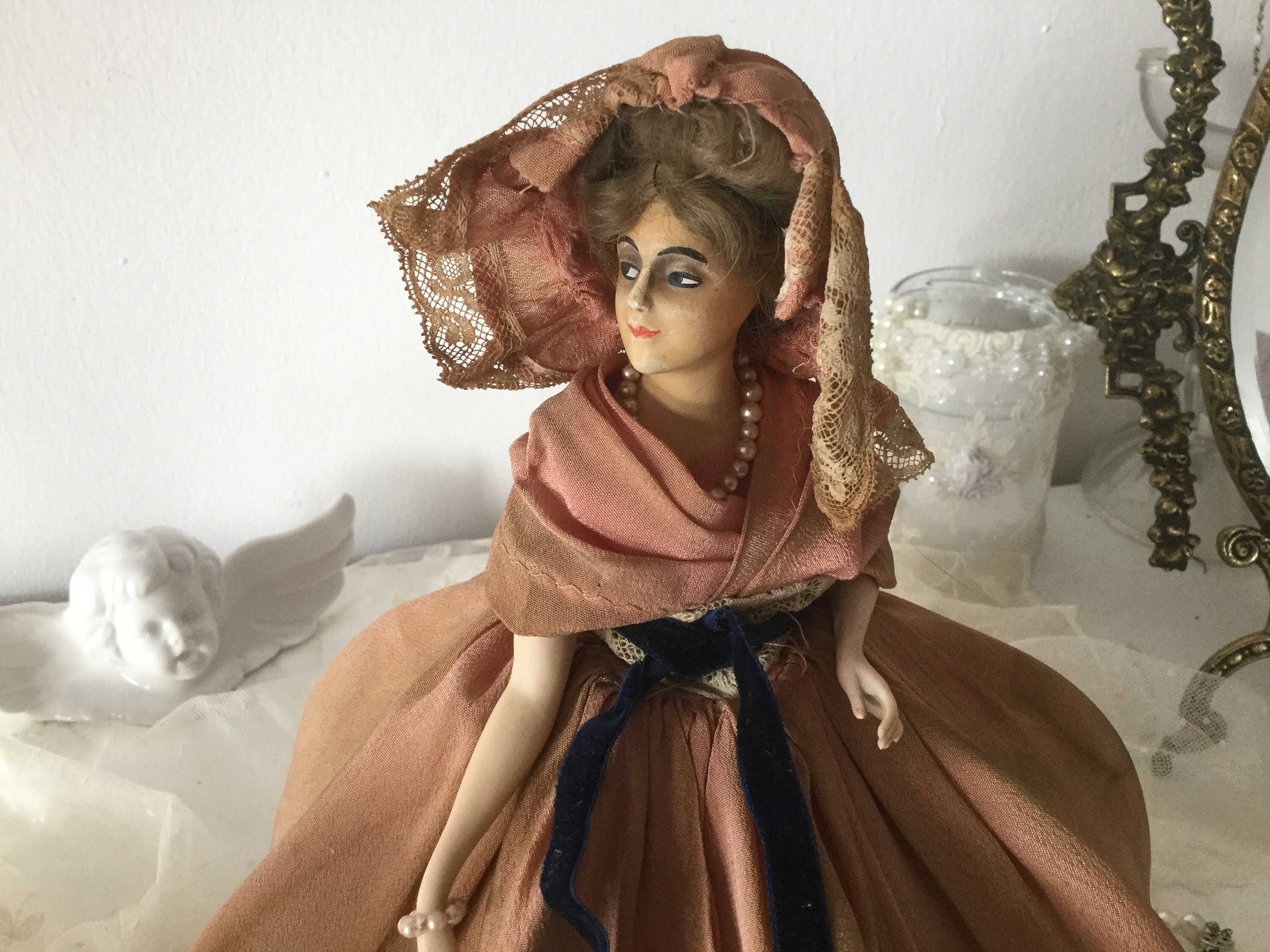 Half-Tea-Doll Teepuppe Wachs Wax Doll mit Bonnet Lampenschirm 