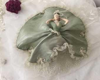 Half-Tea-Doll Tea Doll with Boudoir Box Heart French Antique Beige Old Green Silk Jewelry Box Decoration Brocante Edwardian Style Gift