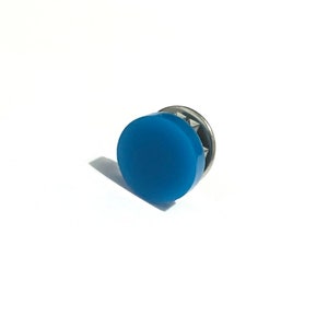 May include: A blue round button with a silver base. The button is attached to the base with a small metal pin.