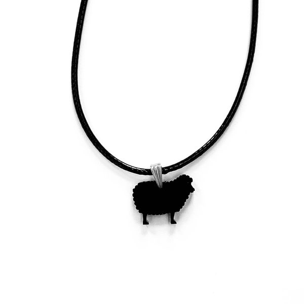 Collier pendentif mouton fantaisie en acrylique noir