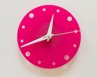 Petite horloge murale ronde en rose