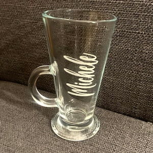 Personalisierte Latte Cappuccino Kaffee Mokka Glasbecher Geschenk mit einem Namen graviert