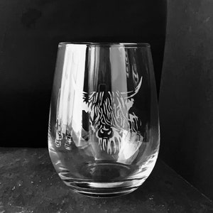 Highland Cow Engraved Stemless Wine Glass Gift & Linea Slate Coaster Gift Set