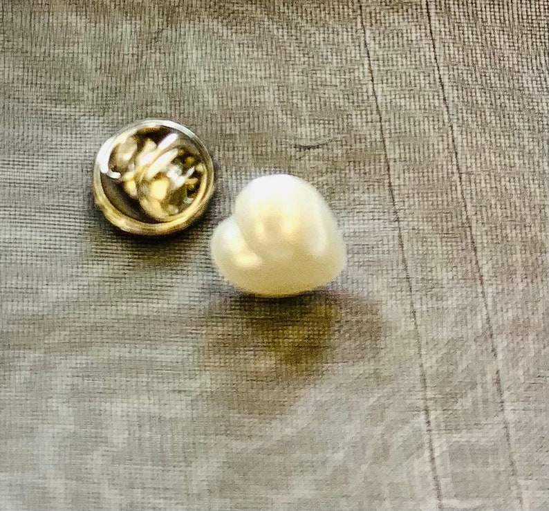 Herzförmige Faux Perle Bescheidenheit Pin Abzeichen Brosche Button 12mm Geschenk Bild 2