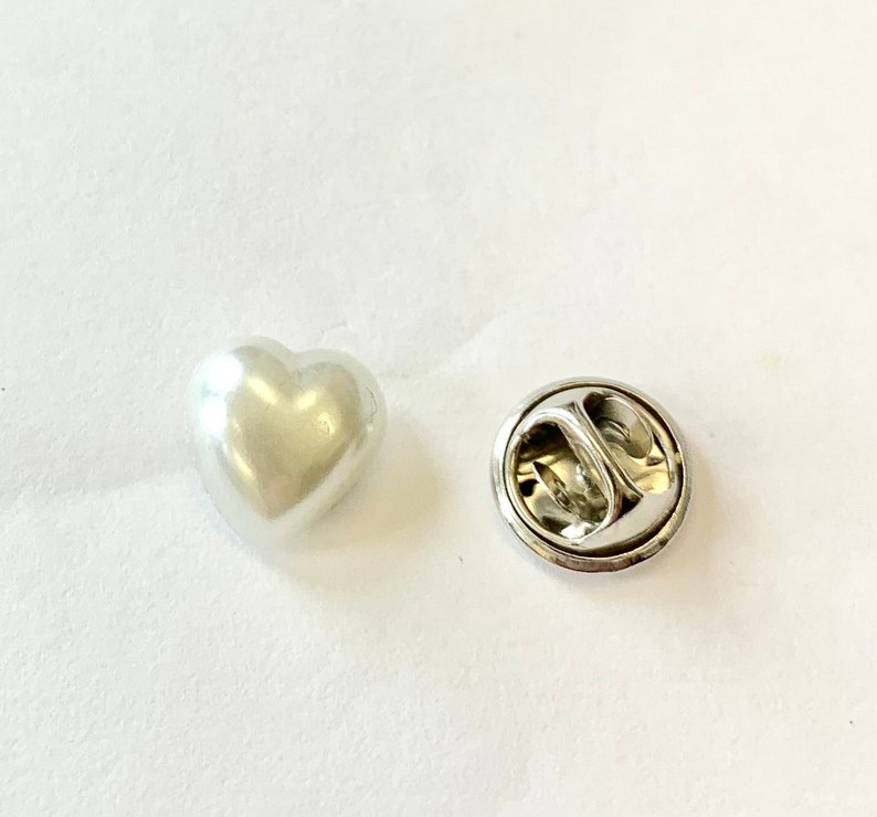 Herzförmige Faux Perle Bescheidenheit Pin Abzeichen Brosche Button 12mm Geschenk Bild 3