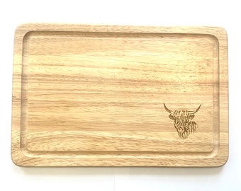 Tabla de cortar de madera grabada con vaca de las Highlands, tabla para pan, tabla para servir queso, regalo