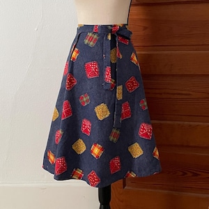 Falda cruzada con estampado de patchwork de los años 60, estilo vintage, con estampado de bandana, azul oscuro