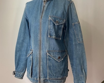 Vintage Jeansjacke aus den 1970er Jahren mit Reißverschluss, Motorradschnallen und Used-Look