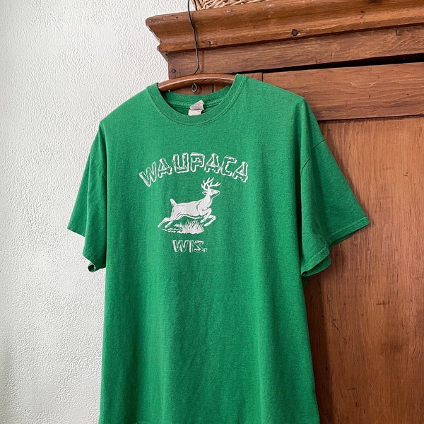 Vintage T-shirt Deer Stranger Things Waupaca Wisconsin Green Graphic Tee