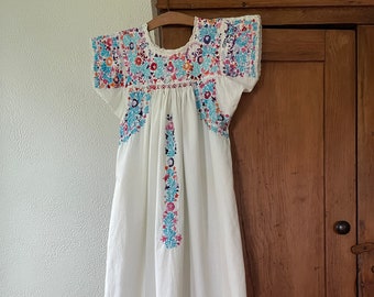 Vintage 1960s vestido floral mexicano bordado a mano