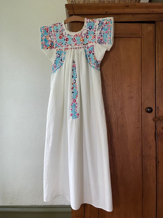 Vintage 1960s Hand Embroidered Mexican Floral Dres