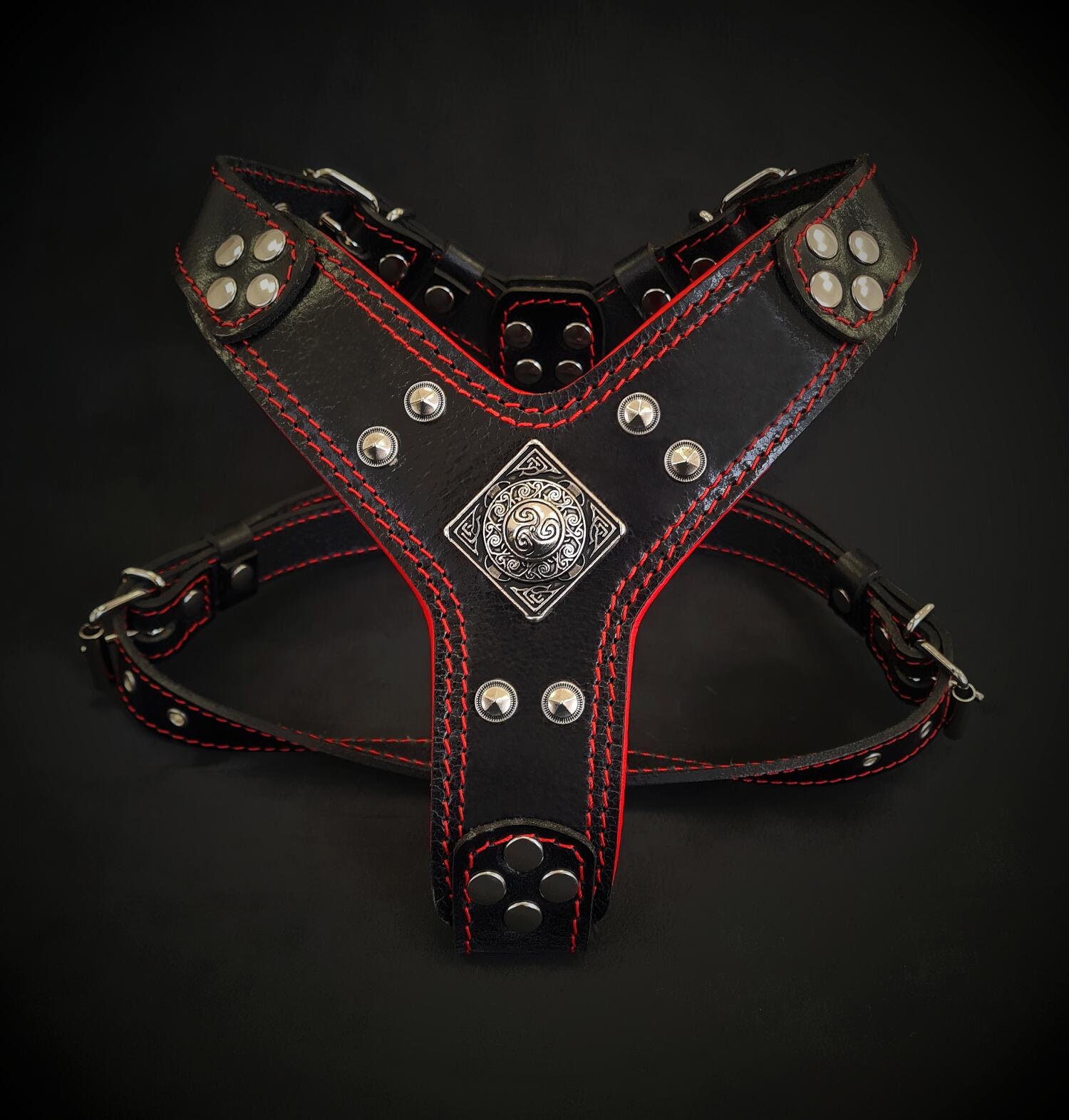 Bestia™ genuine leather "Eros" harness Small to Medium sized dogs. Soft padded with leather on the chest plate. Unique design and quality!