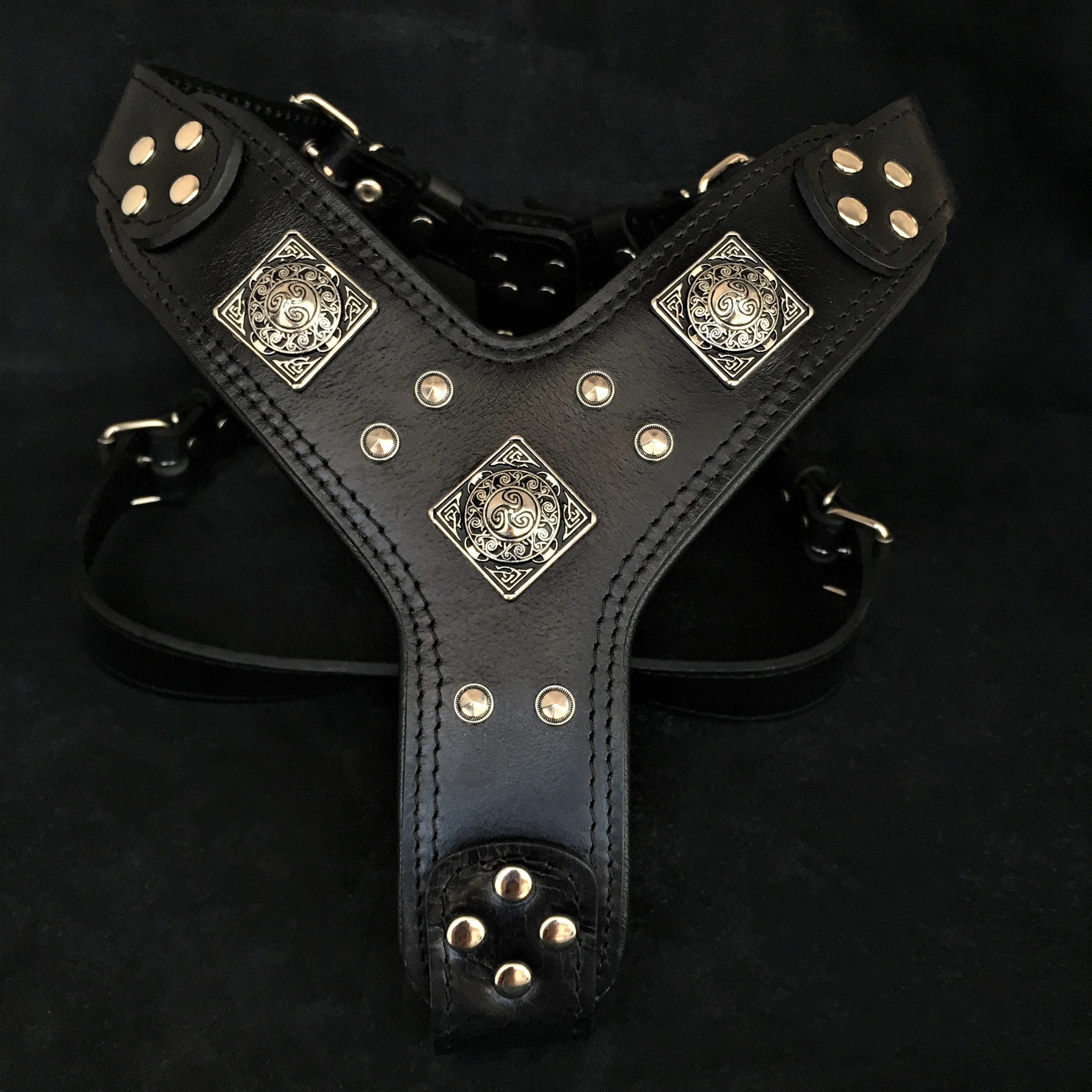 ハンドメイドレザー犬用ハーネス：「エロス」オールドシルバーリベット