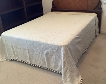 Vintage jacquard full size bedspread