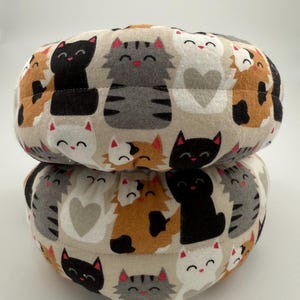 Cats Skate Soakers – Soft Puffy Blade Covers – Handmade Figure Skate Guards for Cat Lovers