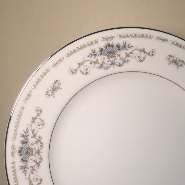 Fine Porcelain China "Diane" 10" Dinner Plate