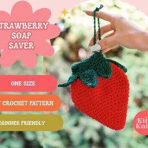 Pode incluir: Um saboneteira de morango vermelho de crochê com folhas verdes e uma alça para pendurar. O texto na imagem diz "Strawberry Soap Saver", "One Size", "PDF Crochet Pattern" e "Beginner Friendly".