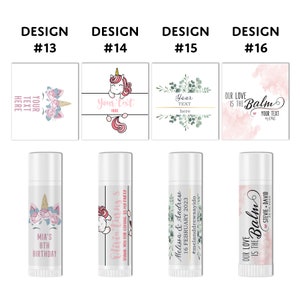 Puede incluir: Cuatro dise&ntilde;os diferentes para etiquetas de b&aacute;lsamo labial. Los dise&ntilde;os presentan un unicornio, arreglos florales, vegetaci&oacute;n y un fondo de acuarela. El texto en las etiquetas incluye "Our Love is the Balm", "Your Text Here" y "Mia's 8th Birthday".