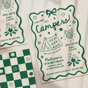 Puede incluir: Un letrero de madera rústico con el texto "Welcome to our home" en un estilo manuscrito. El letrero presenta un acabado envejecido y un diseño sencillo y acogedor, perfecto para un porche o entrada.